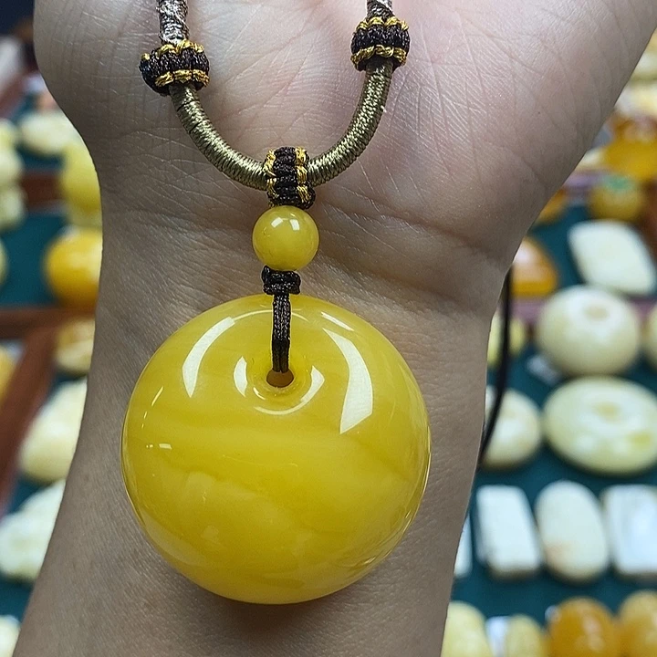 琥珀未镶嵌珠宝奇石鸡油黄公主扣