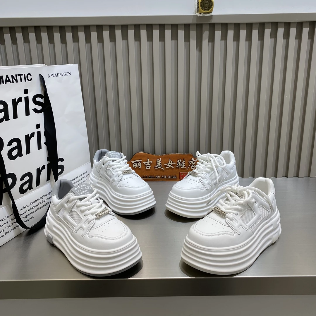 2025年春夏新款真皮厚底松糕休闲板鞋小白鞋面包鞋小个子6cm女鞋