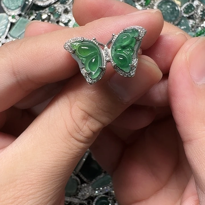 翡翠未镶嵌颈饰天然A货翡翠放漏