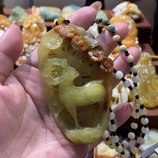 蛇纹石玉未镶嵌颈饰