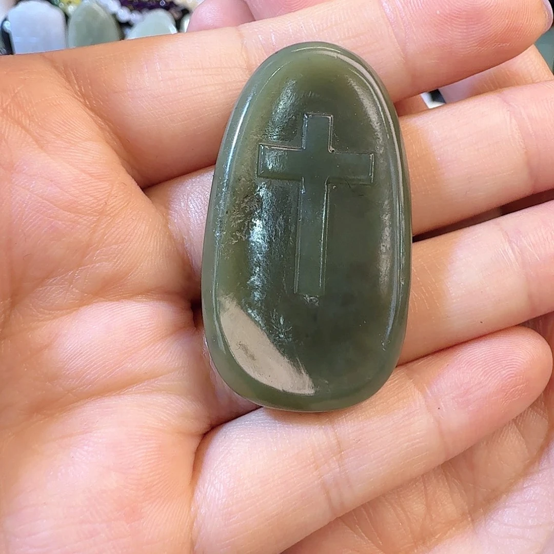 和田玉未镶嵌颈饰清货有瑕疵不退换