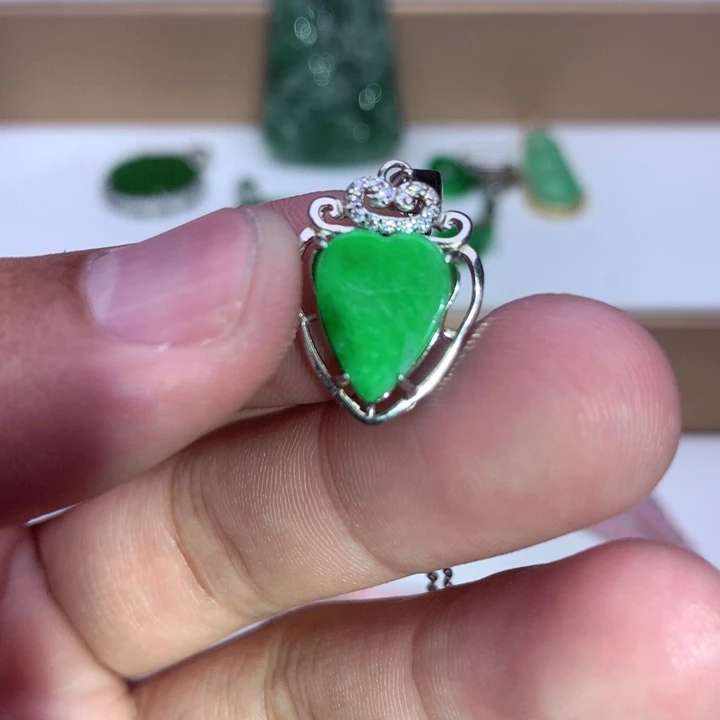 翡翠未镶嵌吊坠(不含链)