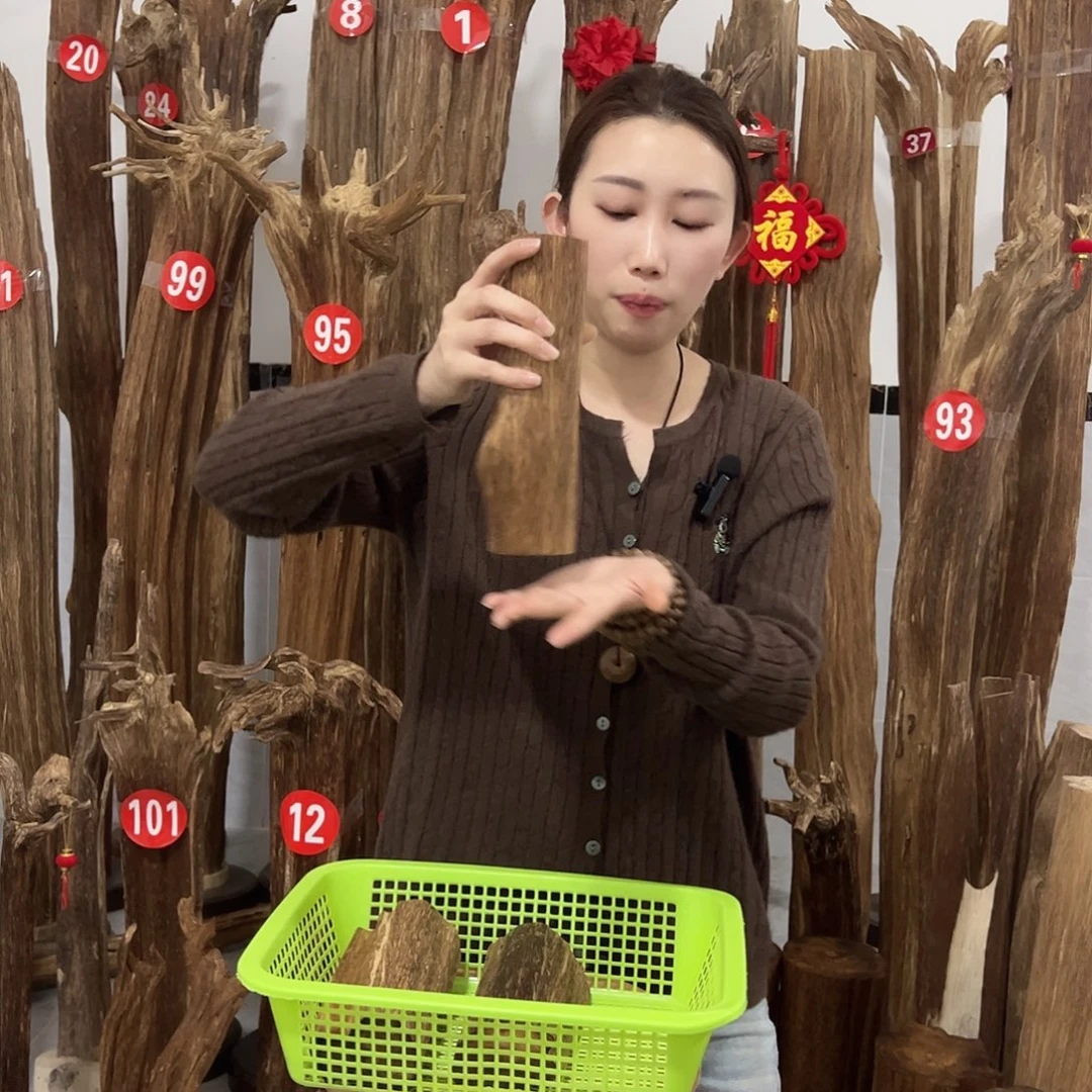 沉香碎屑沉香原材料