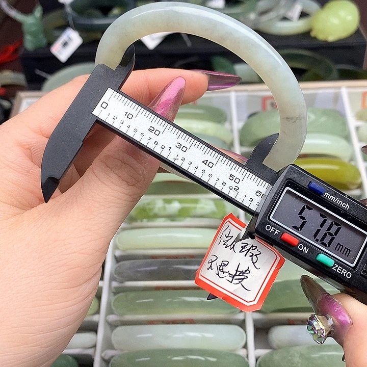 蛇纹石玉手镯未镶嵌557