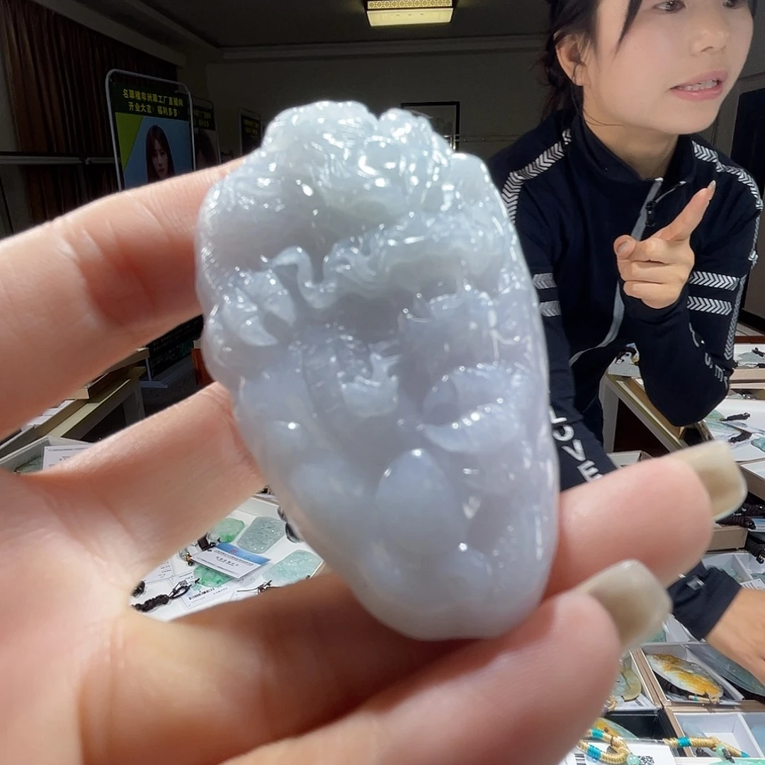 翡翠未镶嵌颈饰一