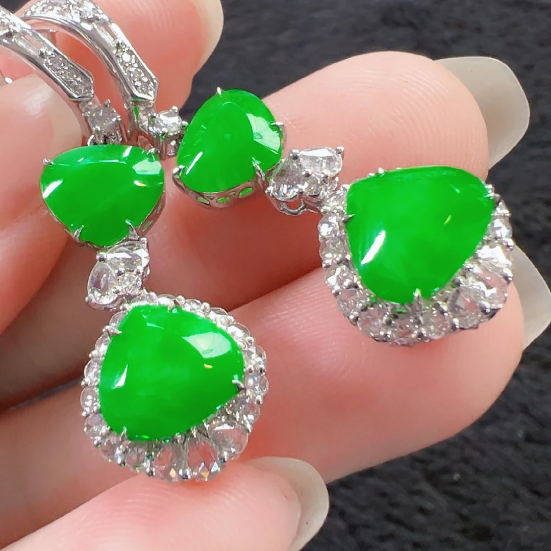 翡翠18K金镶嵌耳饰签收后24小时鉴赏期