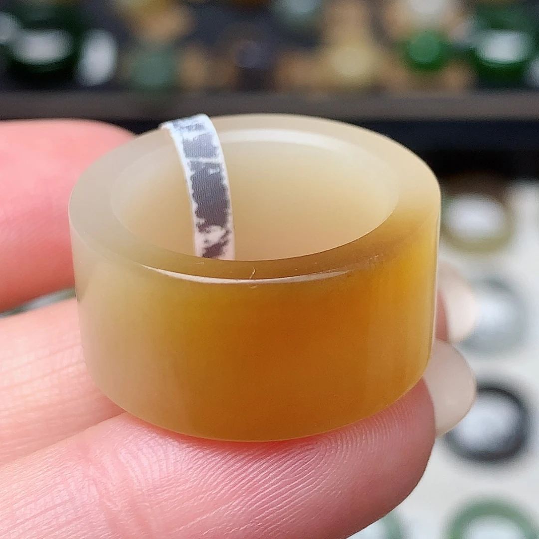 未镶嵌戒指和田玉