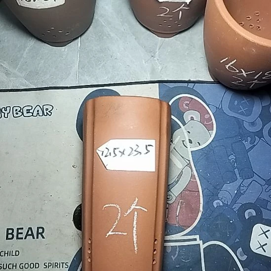 红泥四方签筒两个花盆