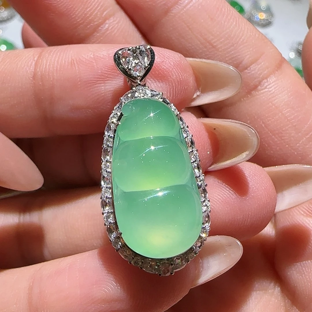 【闪购商品】颈饰18K金镶嵌翡翠天然