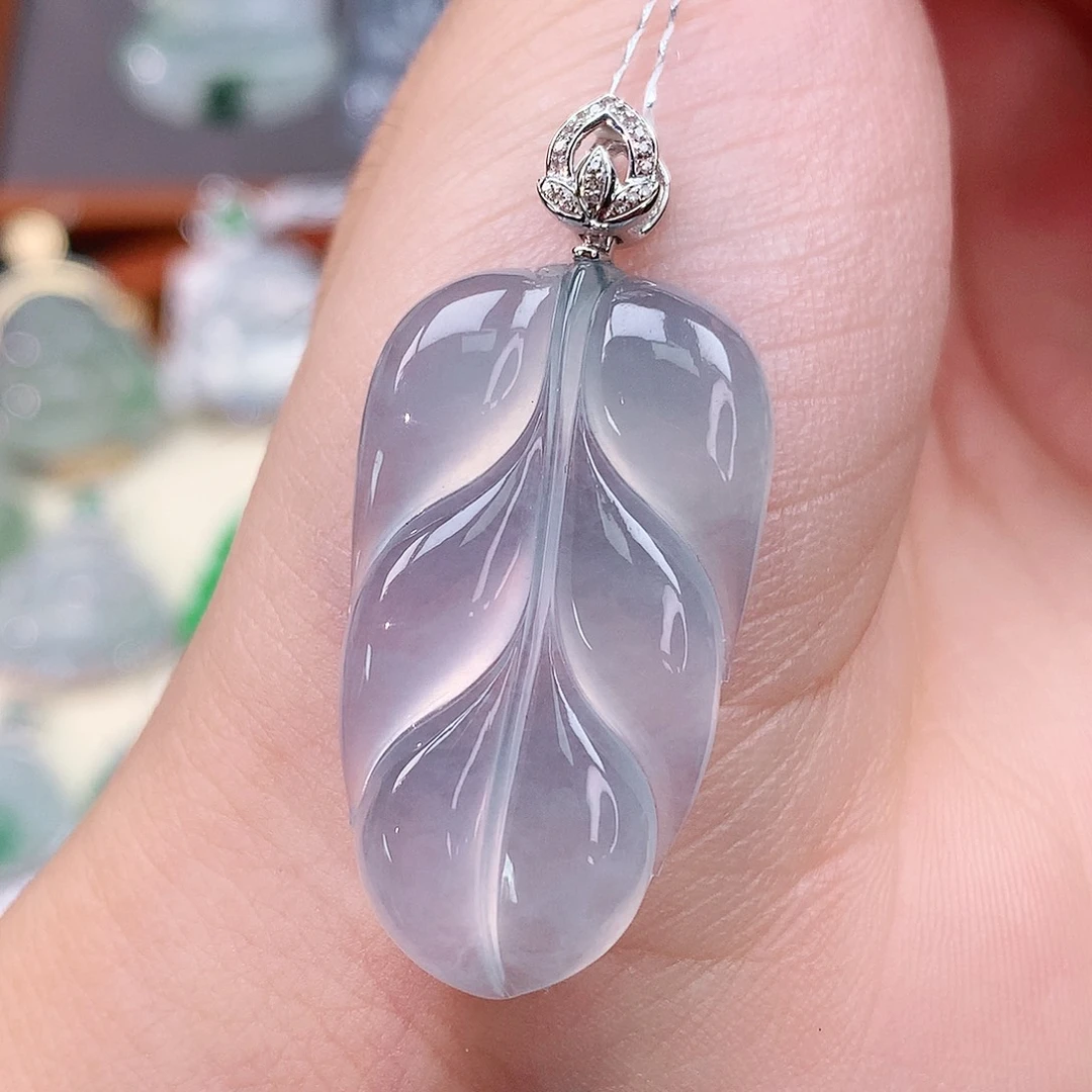 颈饰18K金镶嵌翡翠叶子