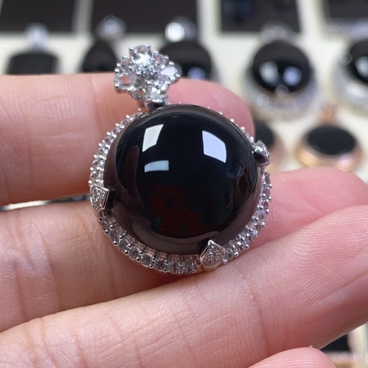 翡翠颈饰18K金镶嵌缅甸天然翡翠墨翠