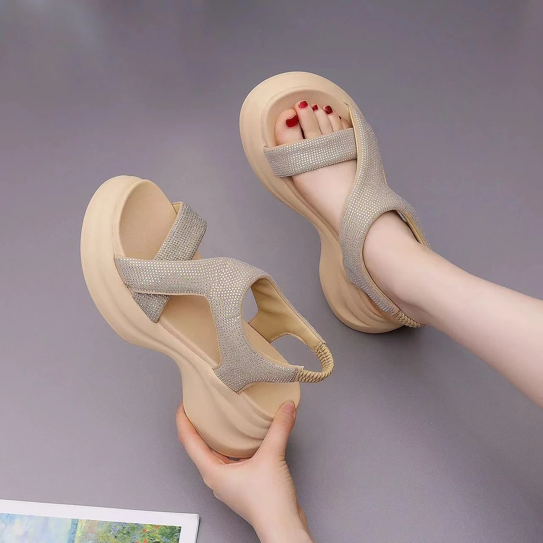 厚底凉鞋女夏款2025新款小个子增高时尚水钻配裙高级感百搭沙滩鞋