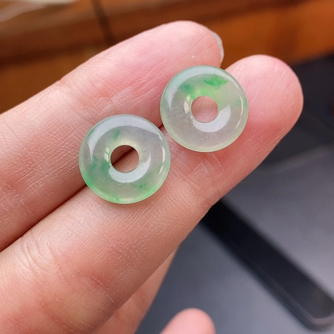 翡翠未镶嵌耳饰飘绿甜甜圈一对