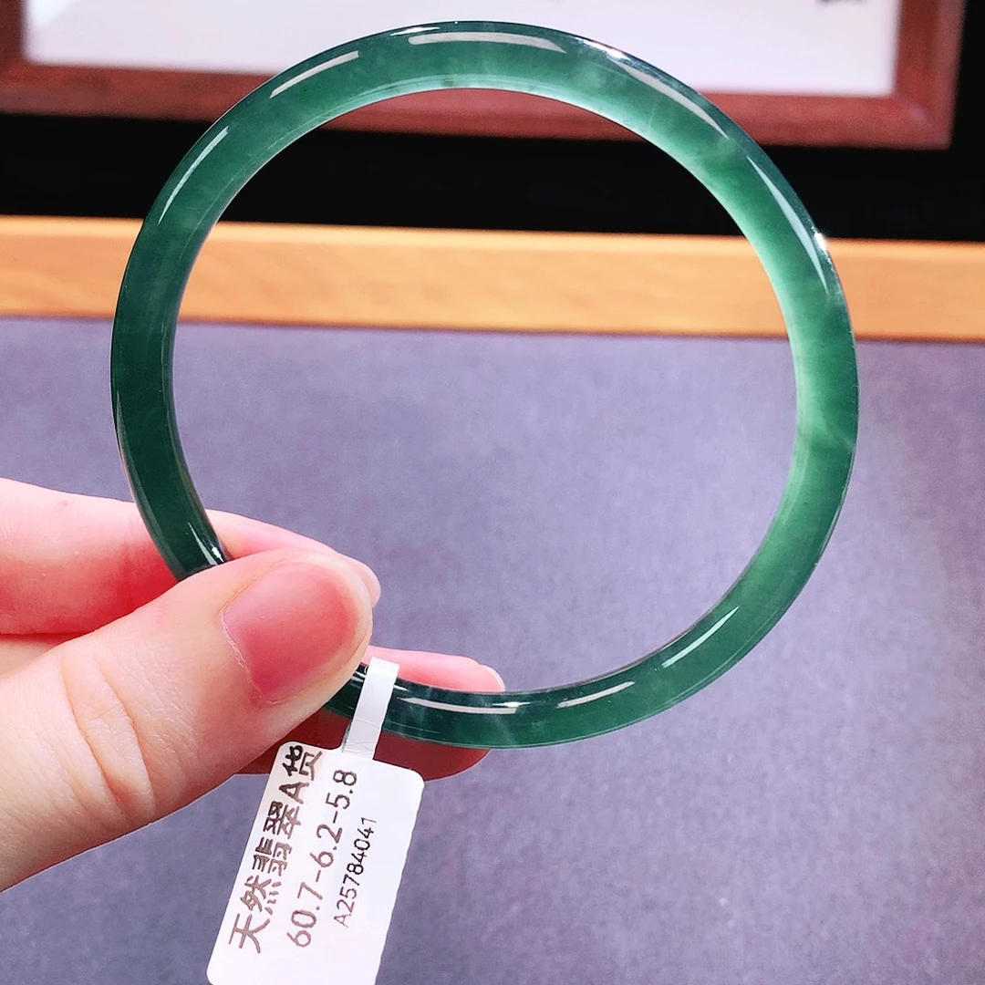 翡翠手镯未镶嵌天然翡翠