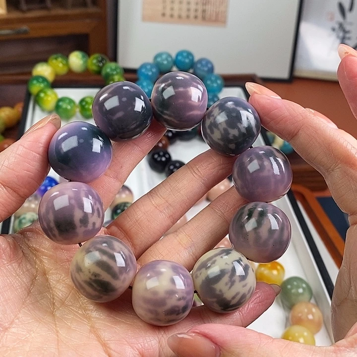 白玉菩提吊坠中瑕疵不退换