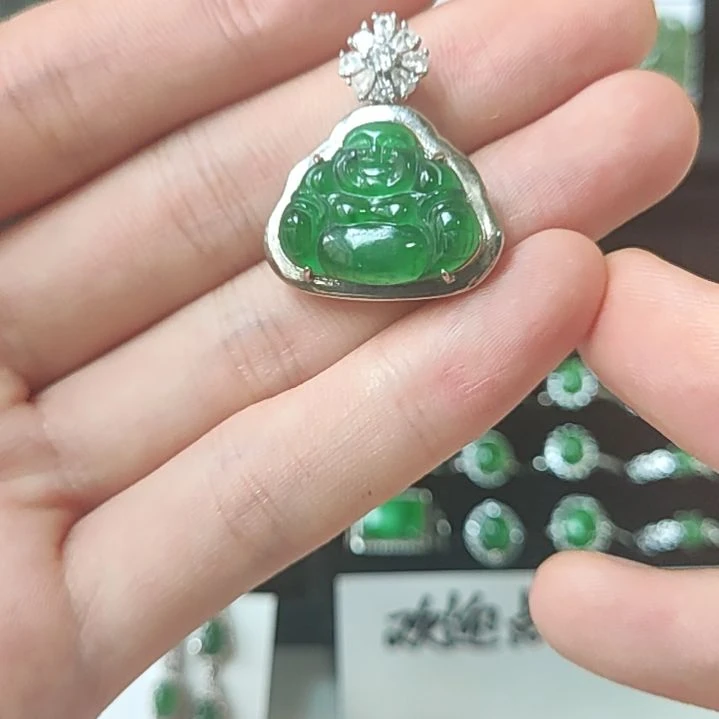 颈饰未镶嵌翡翠佛公