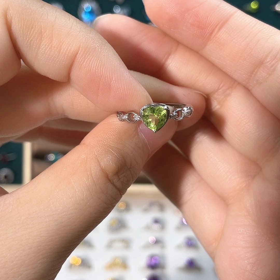 橄榄石戒指银S925镶嵌镶钻设计款戒指