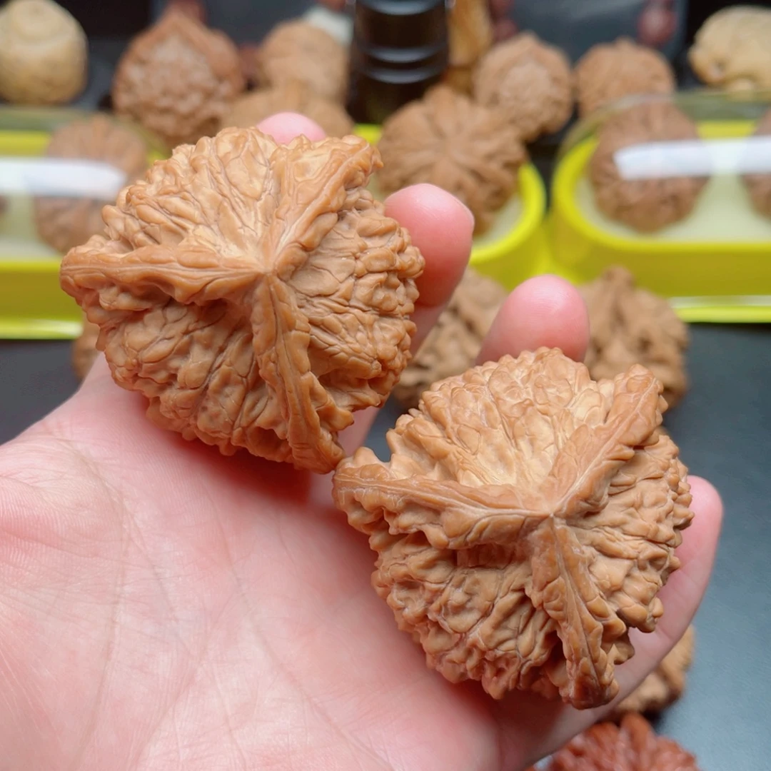 吊坠文玩核桃麒麟纹官帽三棱奔53×53×52