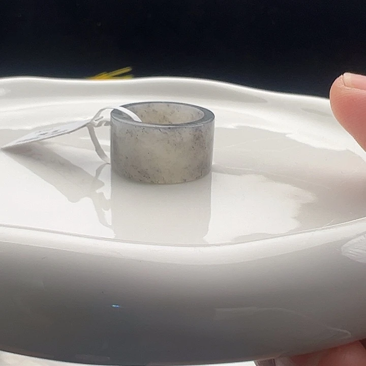 和田玉（糖玉）戒指未镶嵌17.1点墨