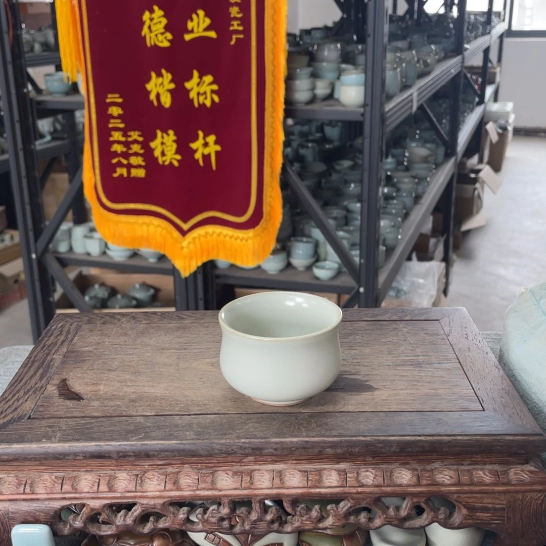 瓷片月白釉玉兰杯
