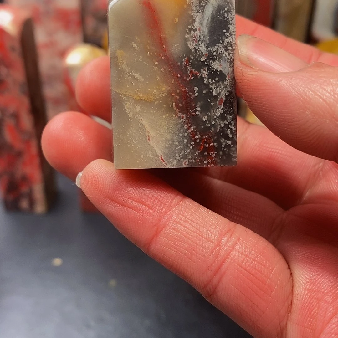 昌化鸡血石1**熊昌化鸡血石印章