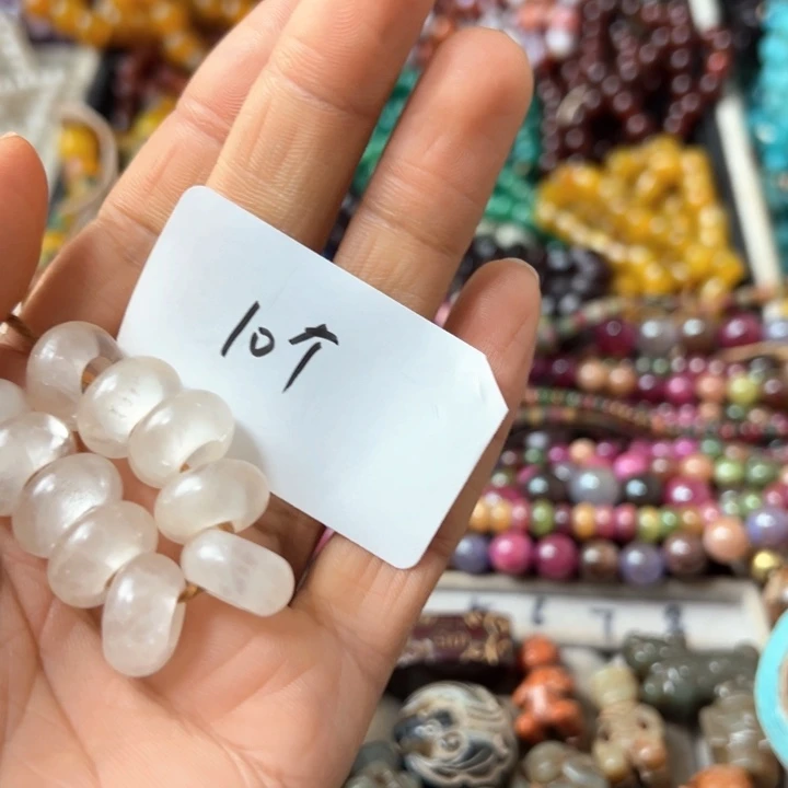 玛瑙/玉髓颈饰未镶嵌花***?