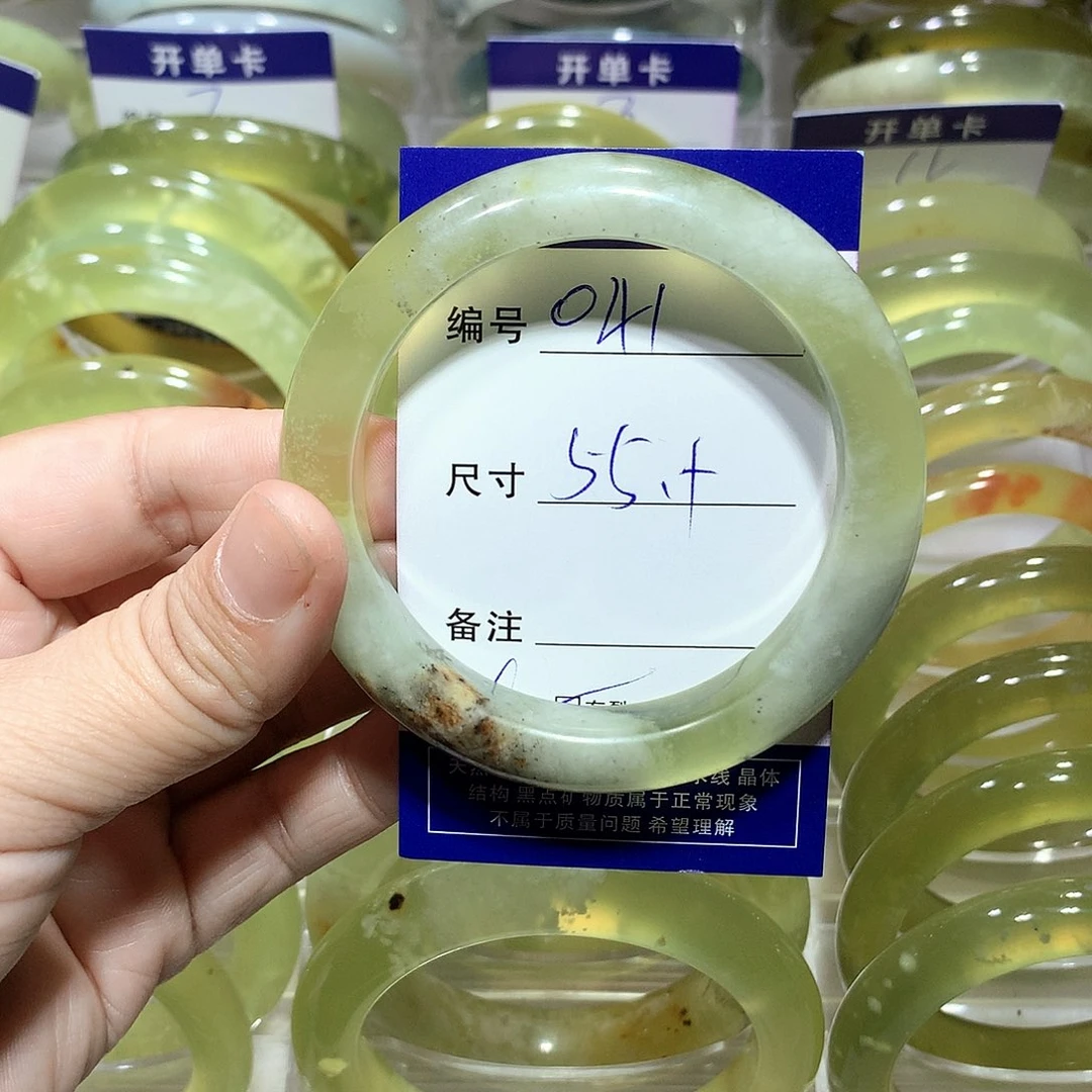 蛇纹石玉手镯未镶嵌