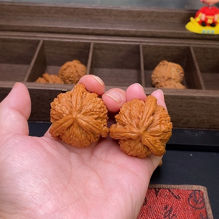 阜***店把件文玩核桃白奔