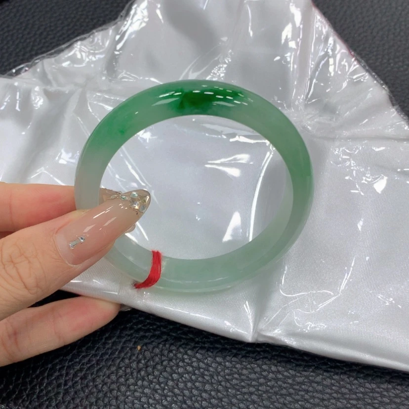 【闪购商品】翡翠手镯未镶嵌香*翡翠