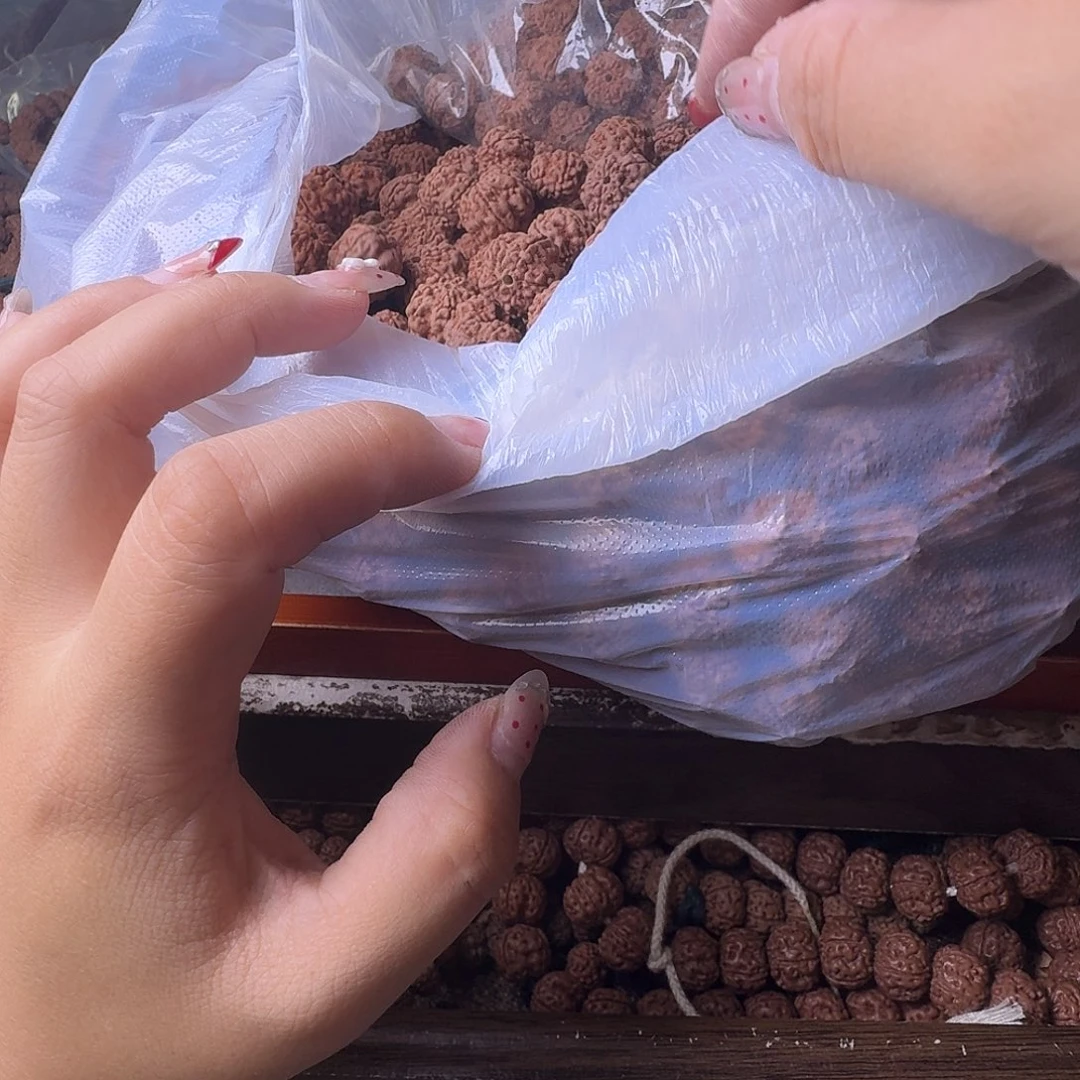 ****英金刚菩提吊坠800克黄身有瑕疵