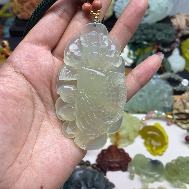 蛇纹石玉未镶嵌颈饰