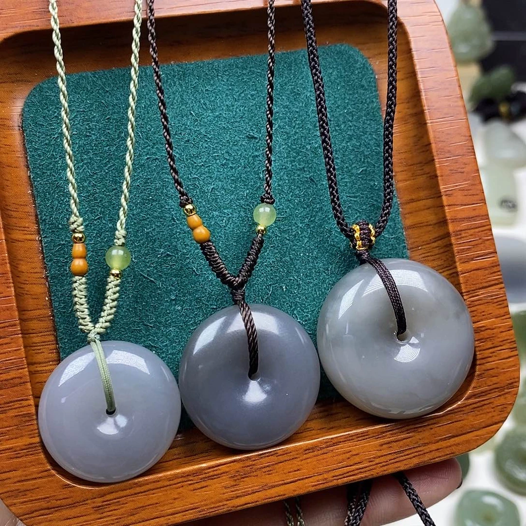 和田玉未镶嵌颈饰嫣紫平安扣多样性发1件