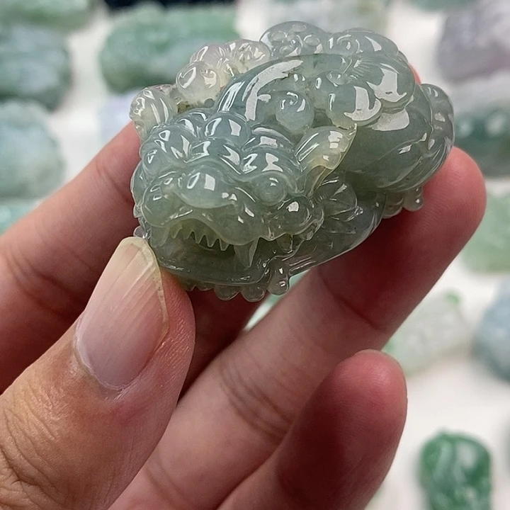 翡翠未镶嵌颈饰貔貅