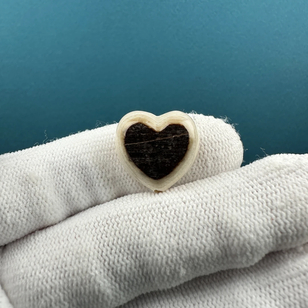 D9259天然猛犸牙 带皮爱心16.7x16.4mm支持鉴定 一物一图