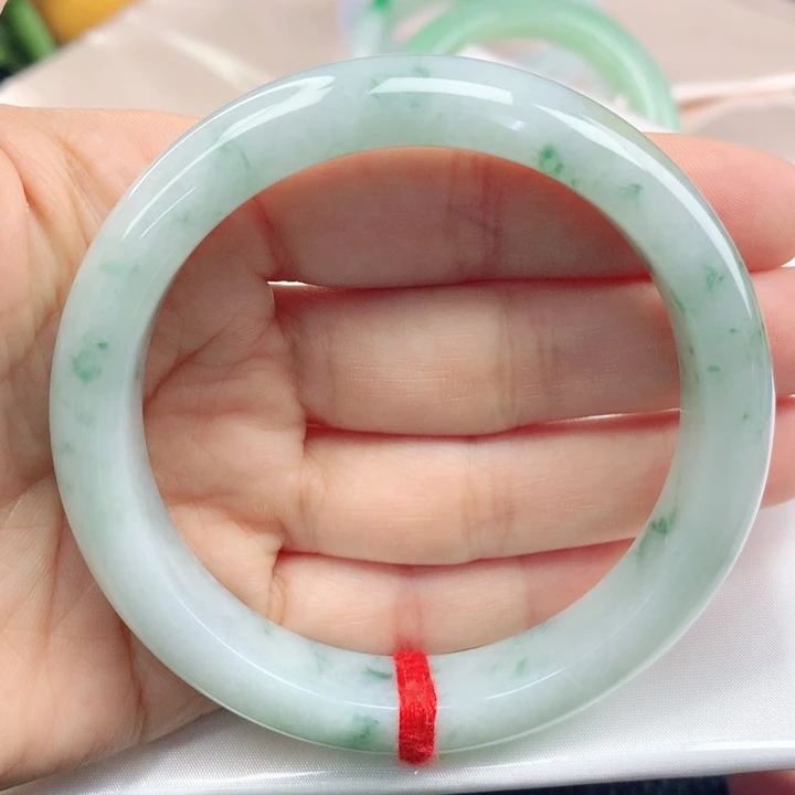 翡翠手镯未镶嵌飘花58