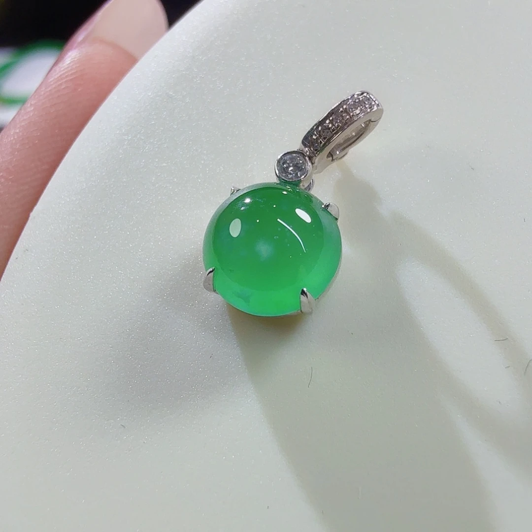 翡翠18K金镶嵌颈饰蛋面小滴流