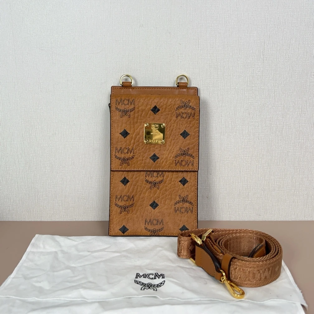 95新 MCM mcm干邑色手机包a9949
