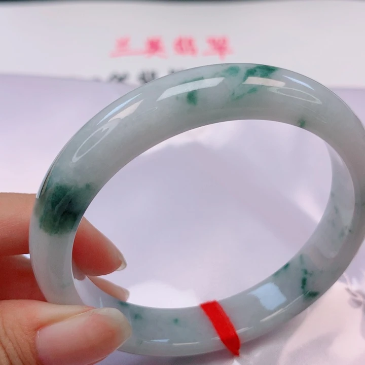 翡翠手镯未镶嵌59圈