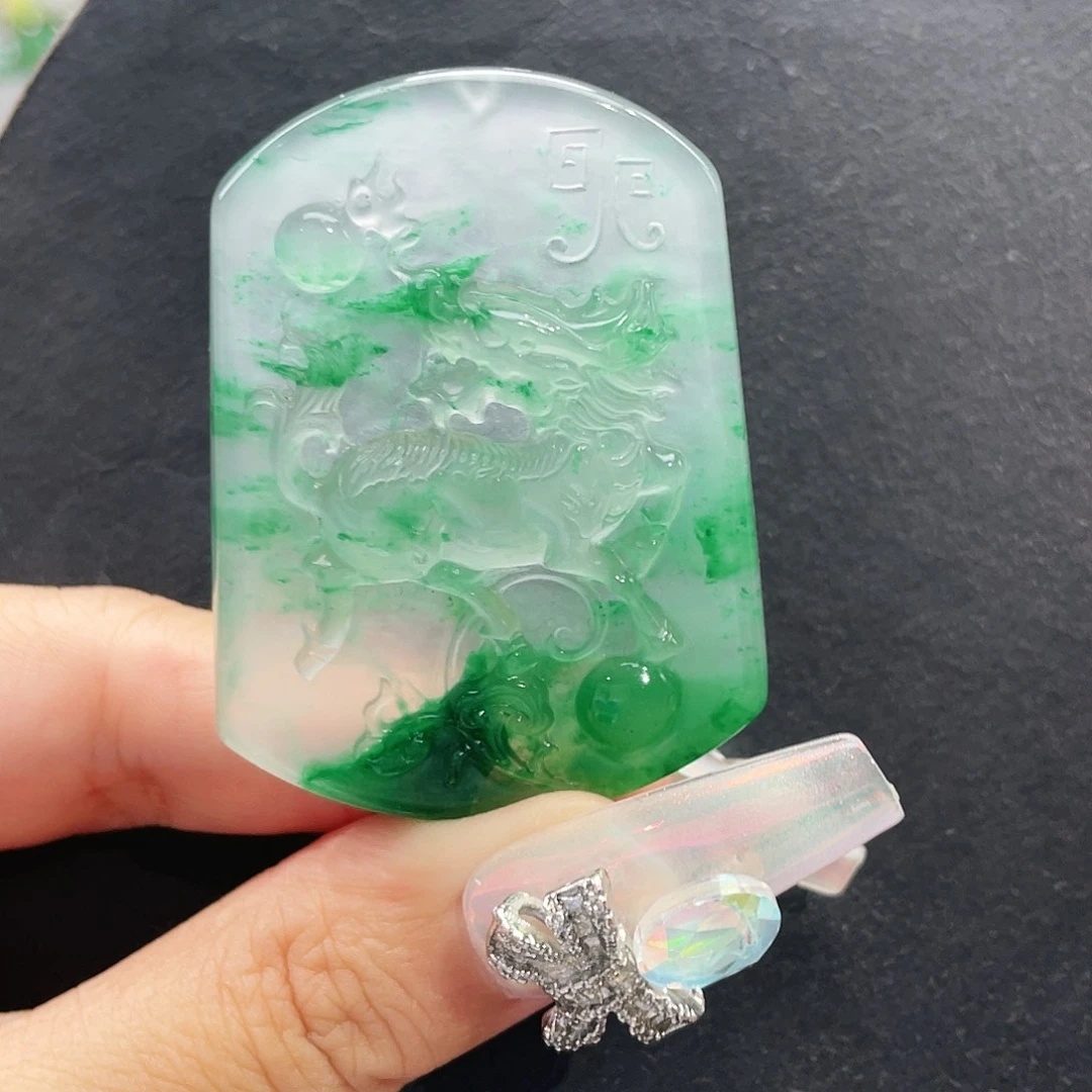 石英质玉未镶嵌颈饰