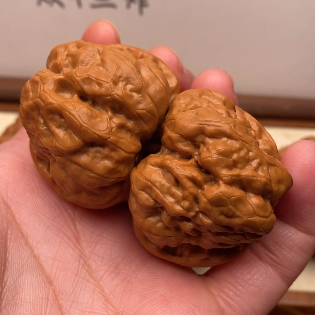 【闪购商品】把件文玩核桃四开背边40左右