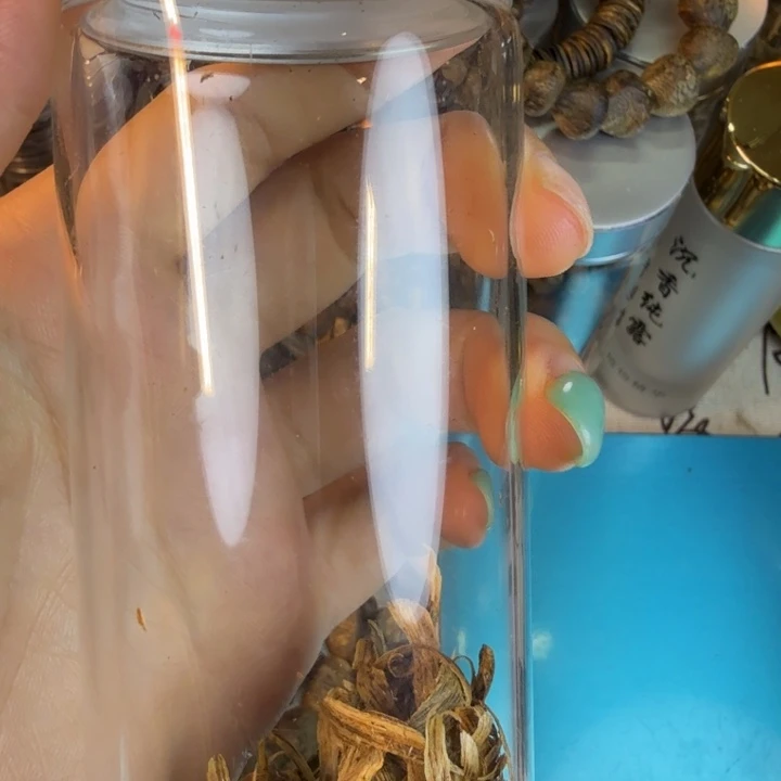 O***r沉香沉香碎屑莺歌绿奇楠瓶子1个