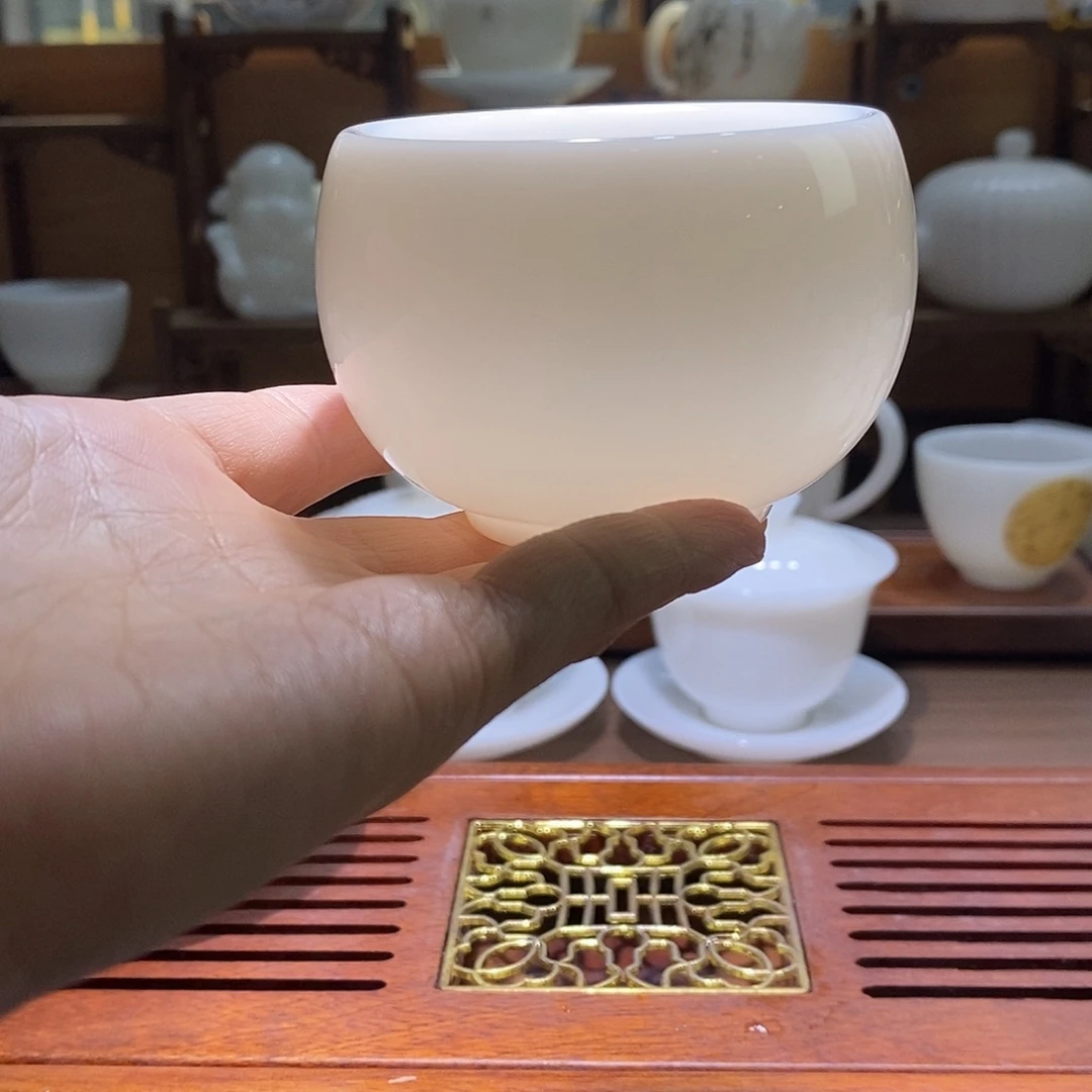 哦、哦、是不是在我面前不