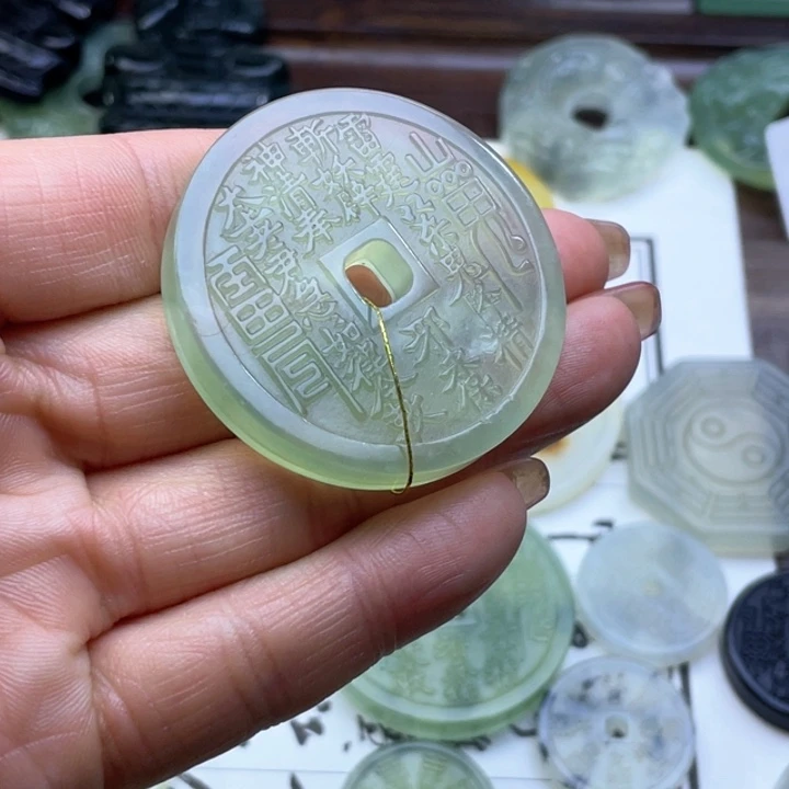 蛇纹石玉颈饰未镶嵌观**荷