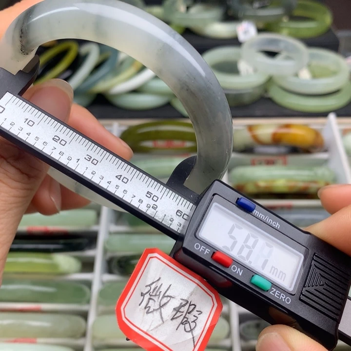 蛇纹石玉未镶嵌手镯558