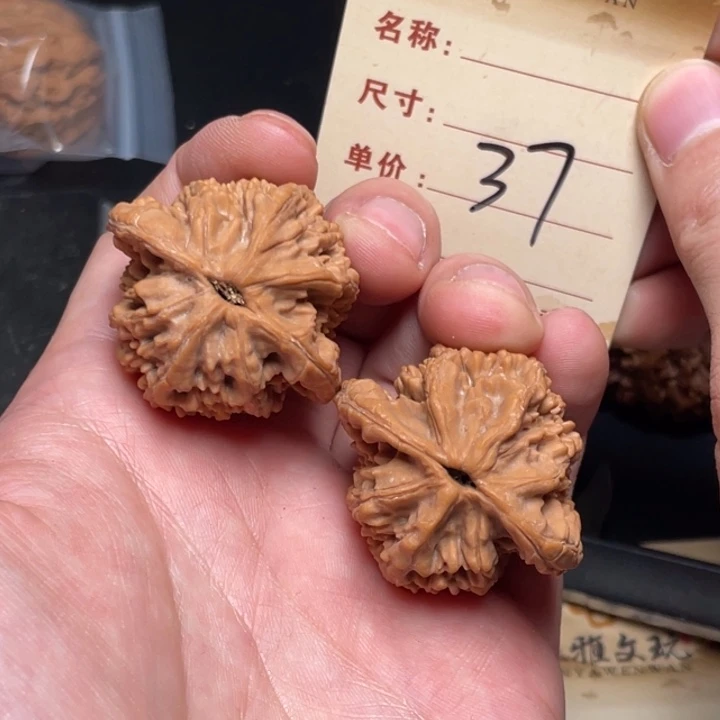 文玩核桃把件虎头39尺全品白茬37