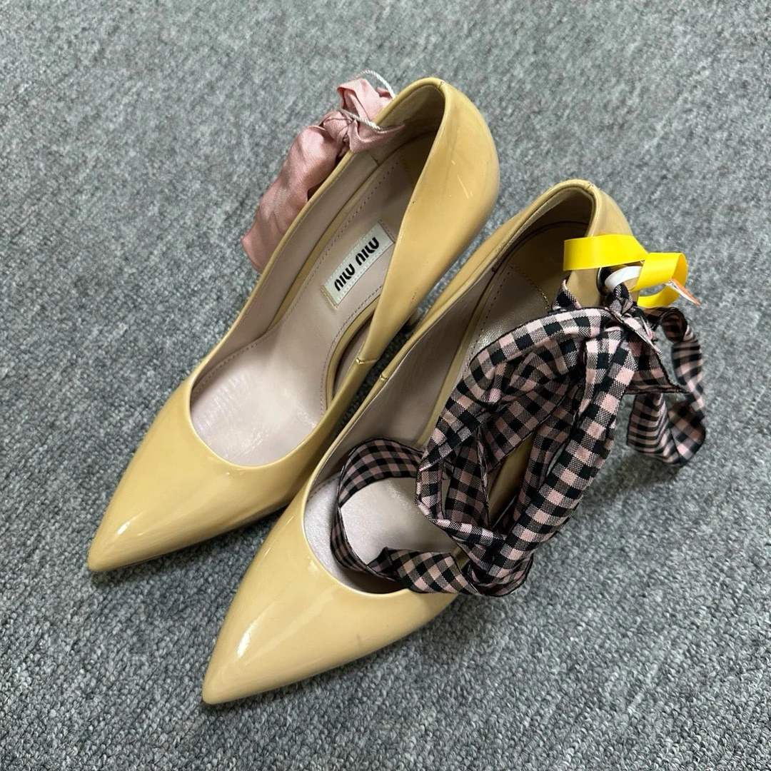 95新 MIU MIU/缪缪 丝带绑带亮面尖头细跟高跟鞋 37.5码/11075