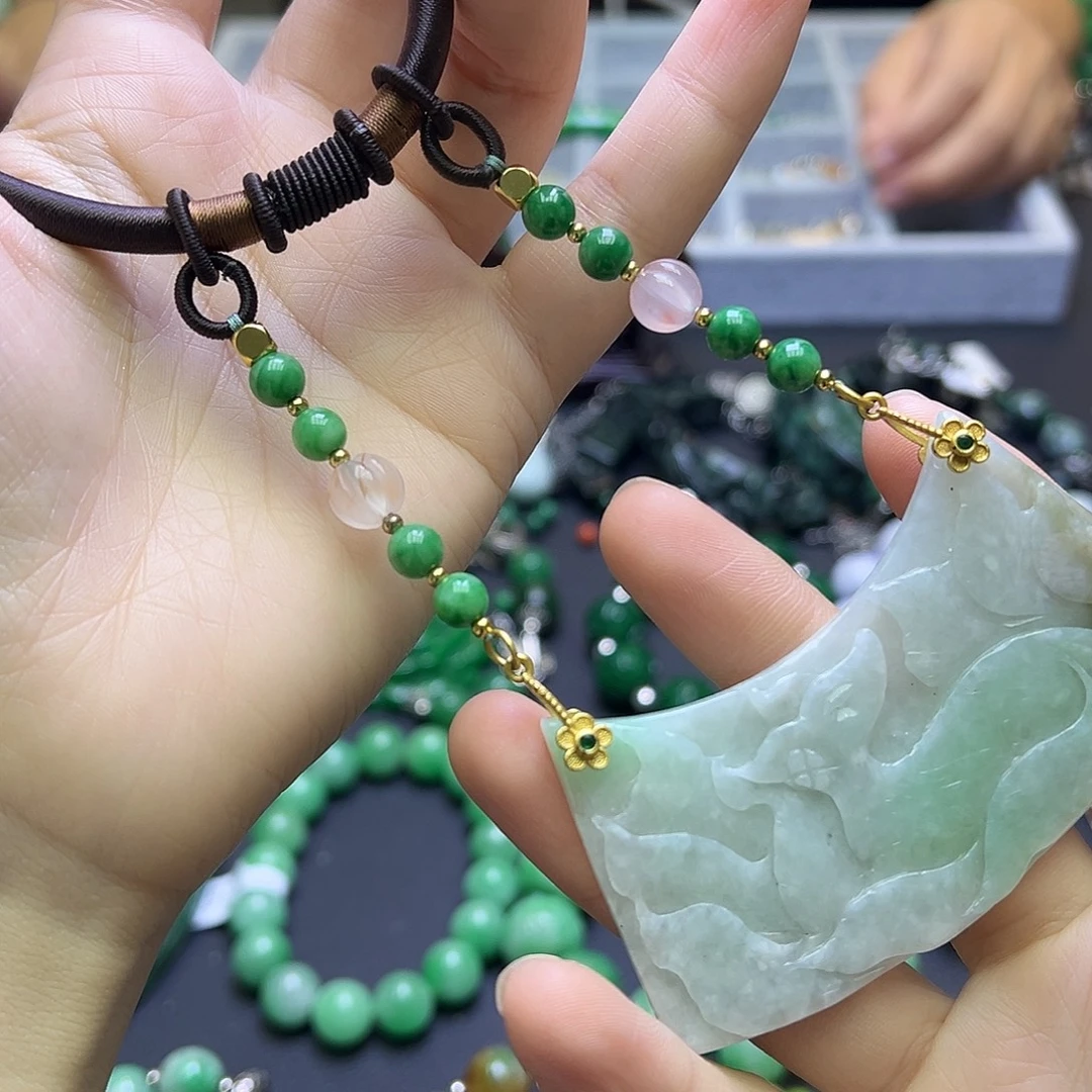 翡翠未镶嵌颈饰99