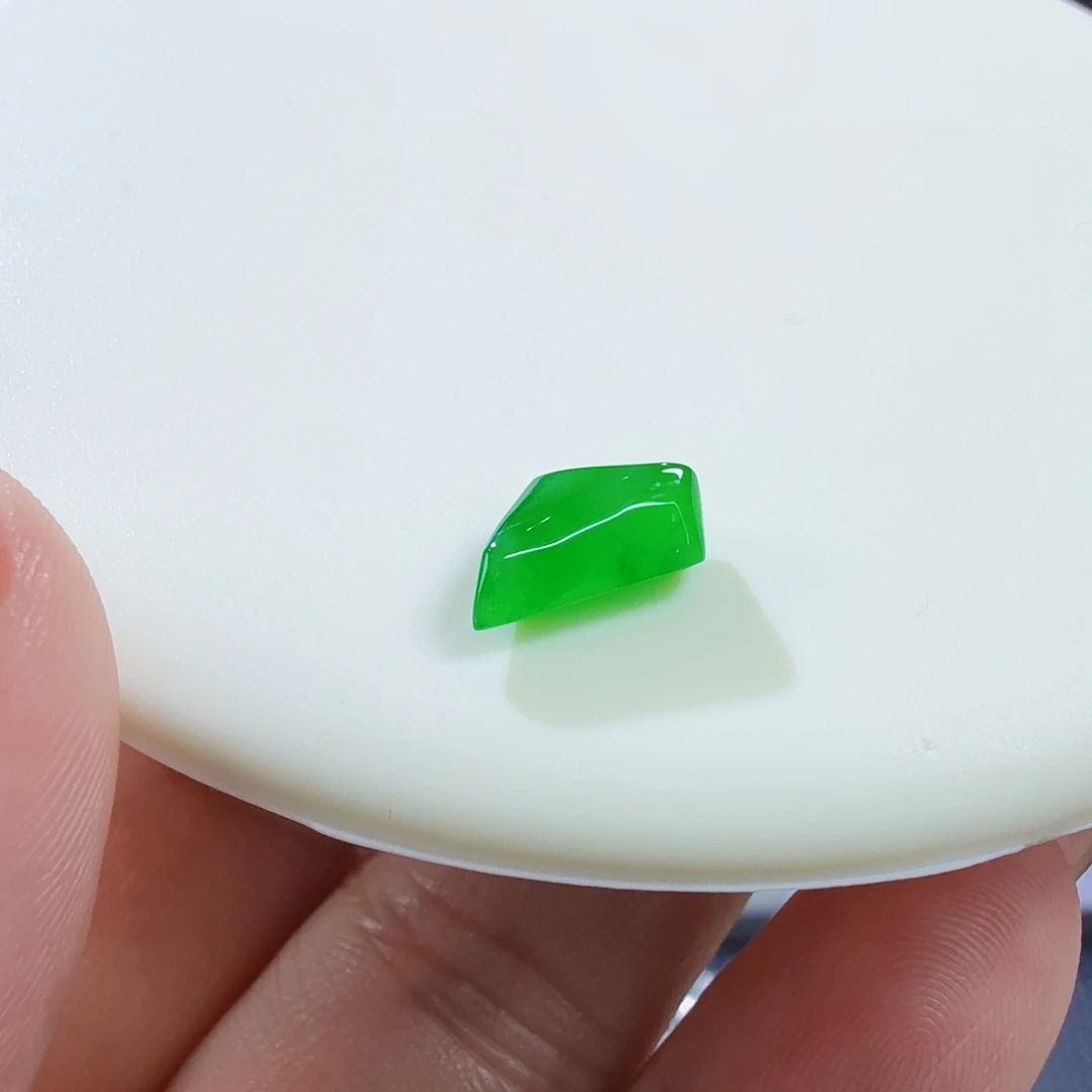 翡翠未镶嵌颈饰裸石
