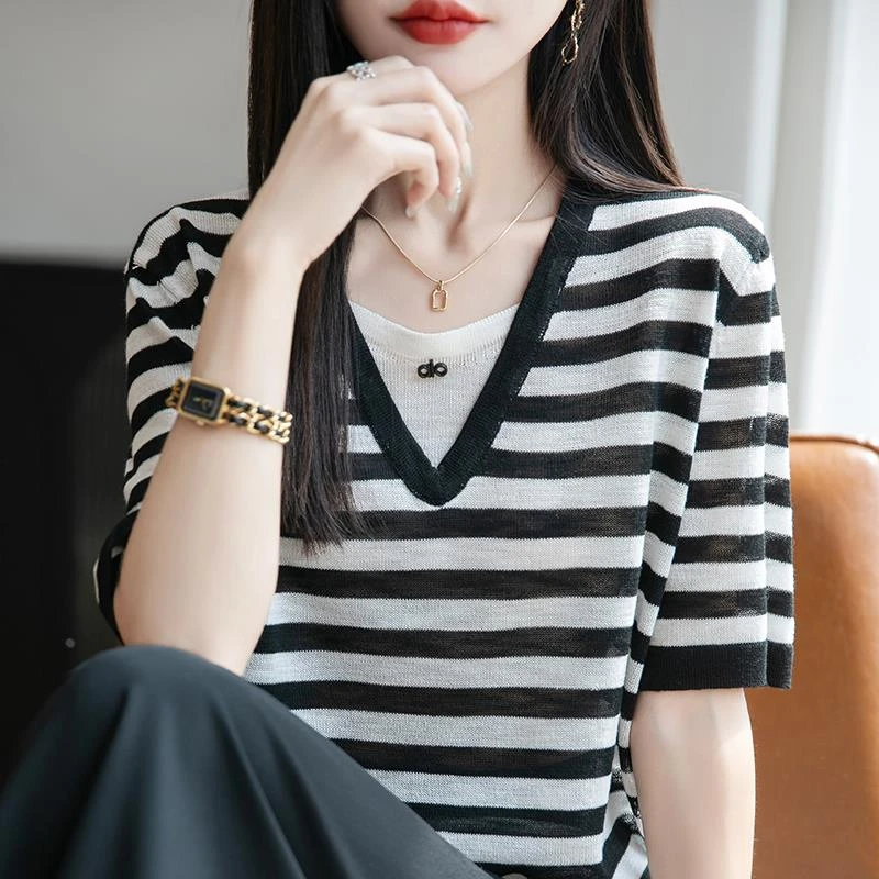 V领修身显瘦大码冰丝不粘身时尚短袖T恤宽松时尚条纹短袖薄款夏季