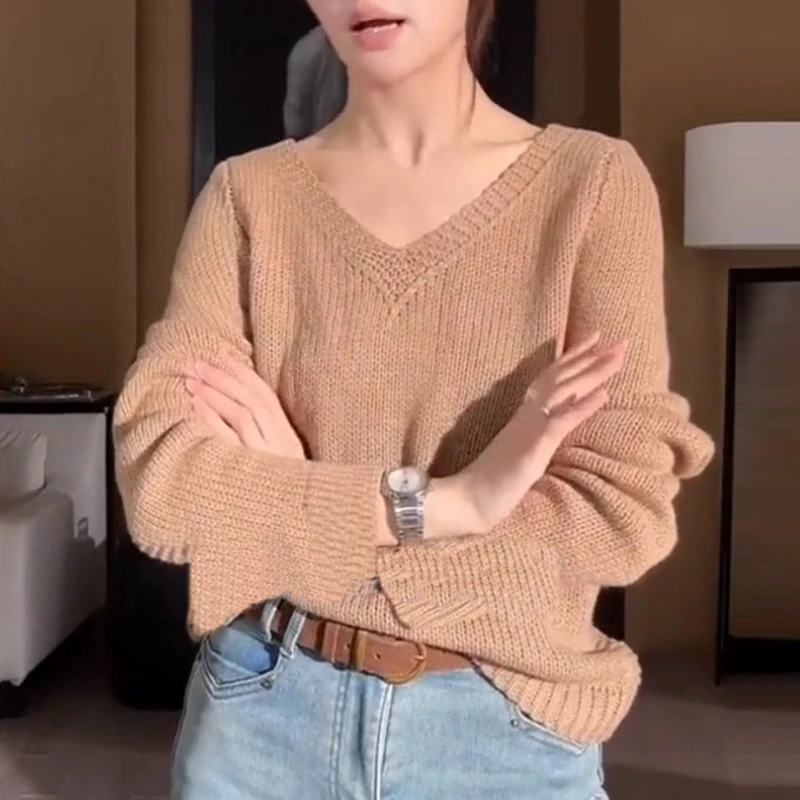 极简慵懒风V领套头针织衫女士2025秋季新款休闲简约通勤百搭上衣
